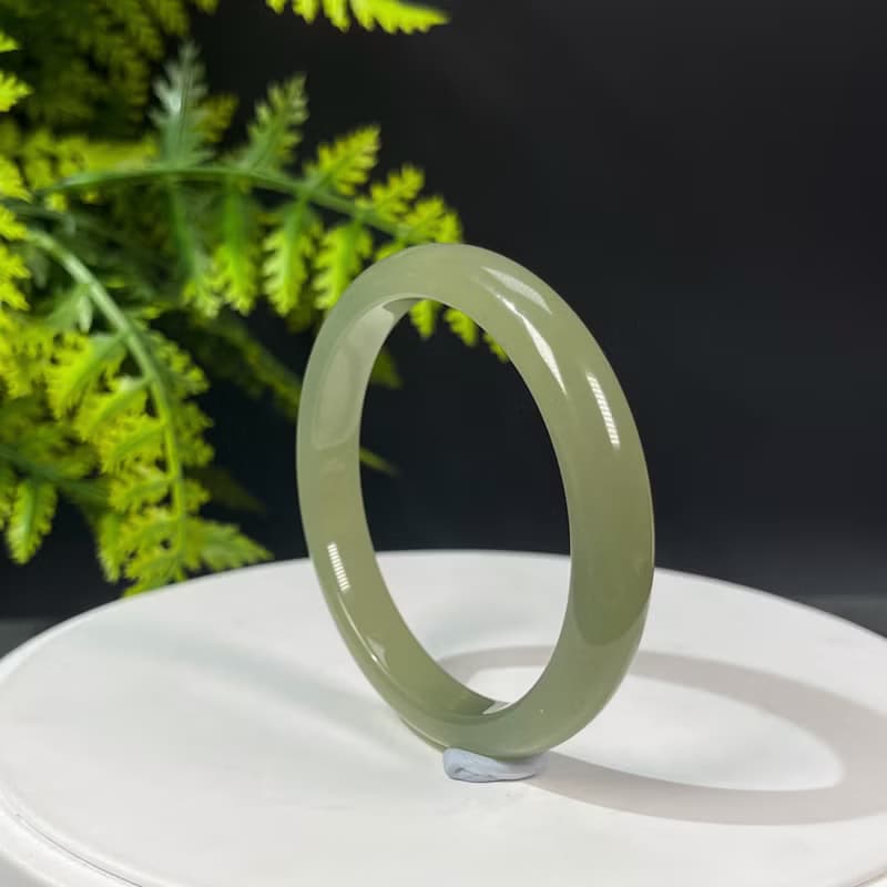 和田玉湖水綠手鐲53MM 老料青白色圓條玉手環 附證書 細膩油潤