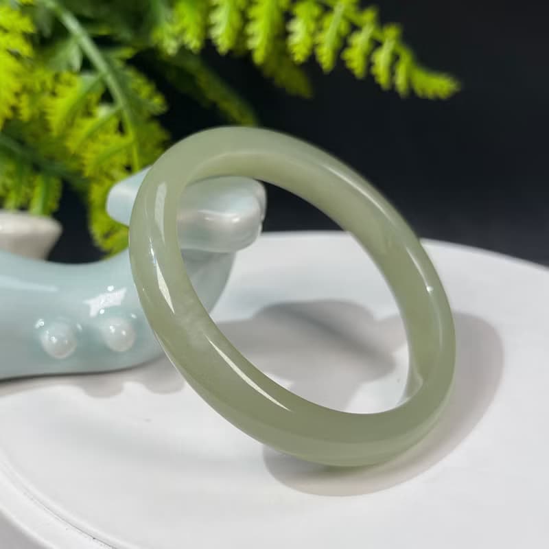 和田玉湖水綠手鐲53MM 老料青白色圓條玉手環 附證書 細膩油潤