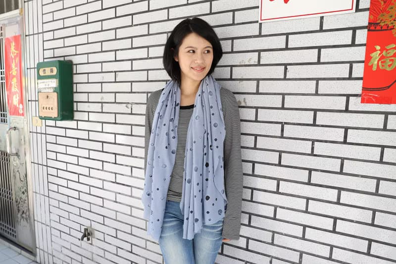 圓領百變洞洞斗篷 - 灰藍色  (可當斗篷、罩衫、圍巾、洋裝)