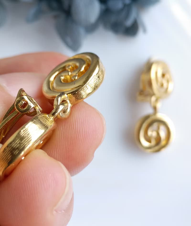 【西洋古董飾品 】金色調 秀氣 厚實 雙圓垂墜 夾式耳環
