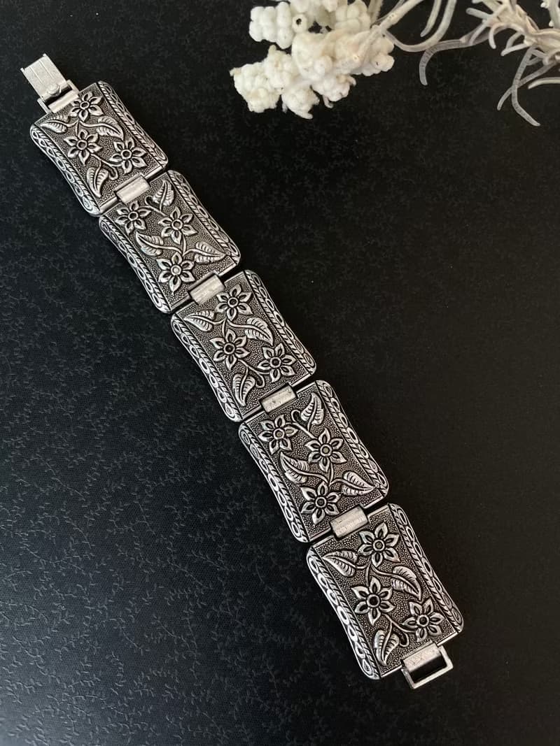 老又好古董珠寶 Vintage 銀色雕花方塊手鍊手鐲 BR1