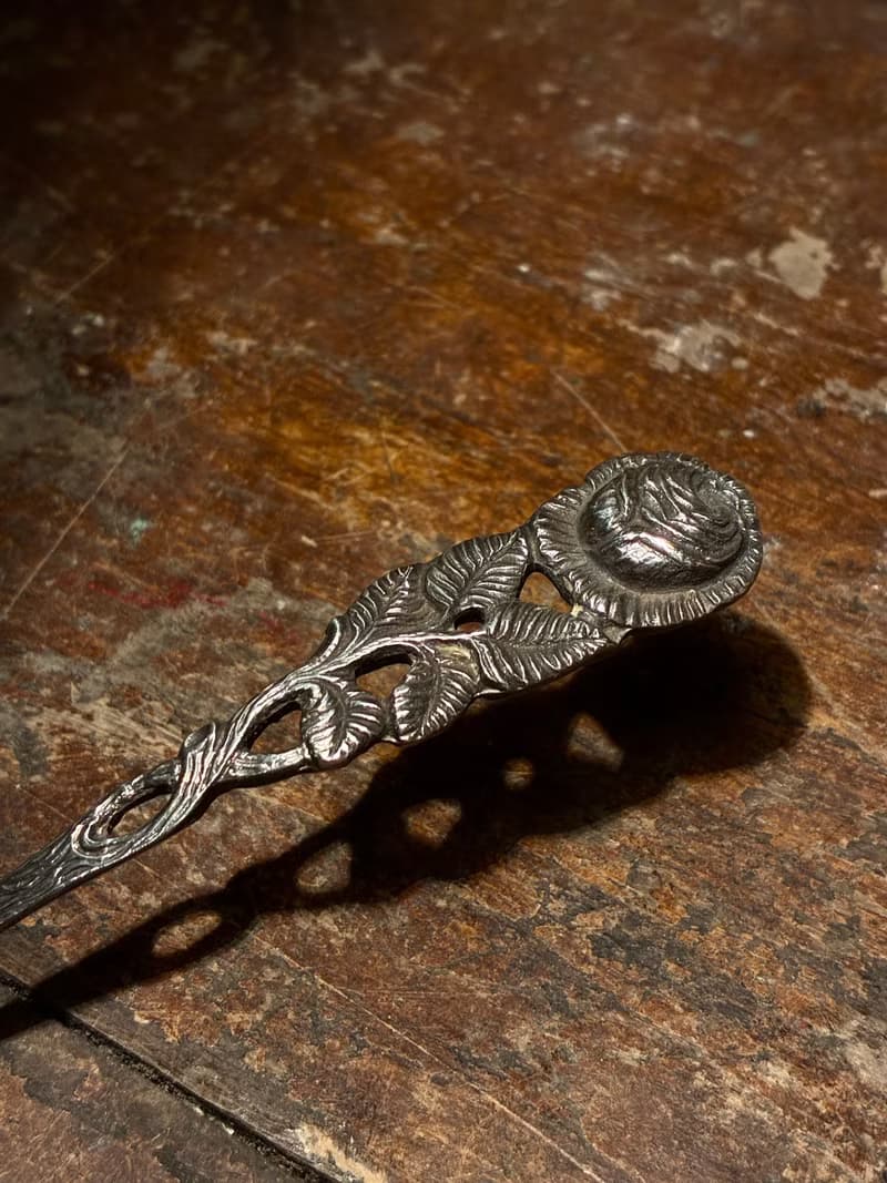 古董銀質華麗蛋糕刀(inside the drawer)