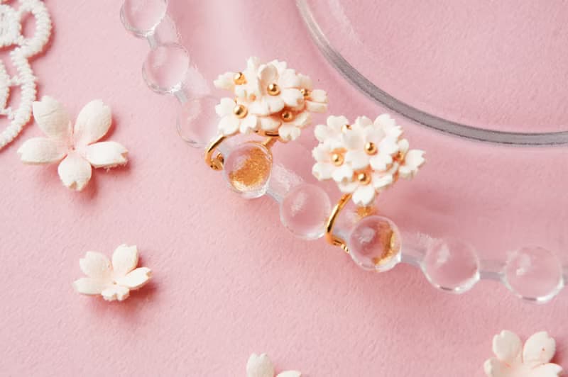 －耳元に咲く－　桜の花束　イヤリング(ピアス)