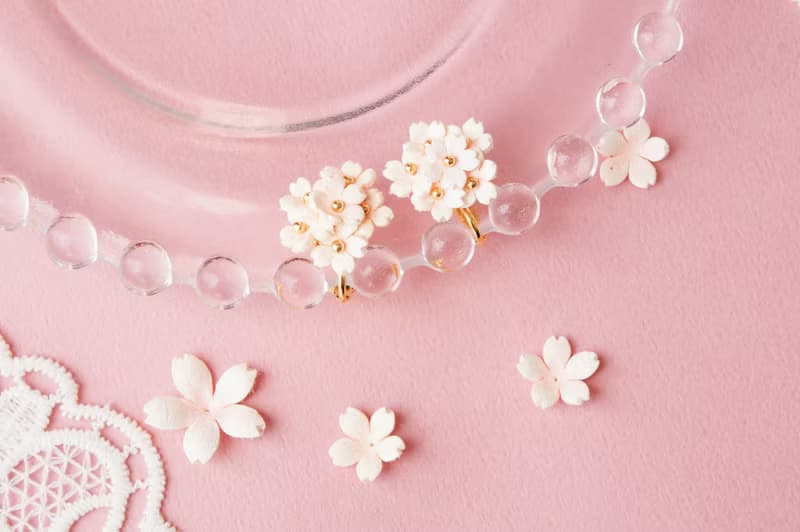 －耳元に咲く－　桜の花束　イヤリング(ピアス)