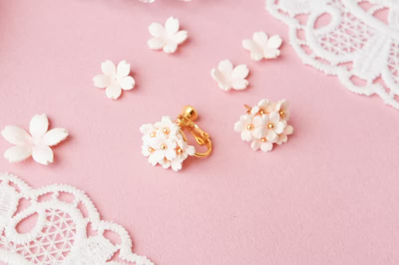 －耳元に咲く－　桜の花束　イヤリング(ピアス)