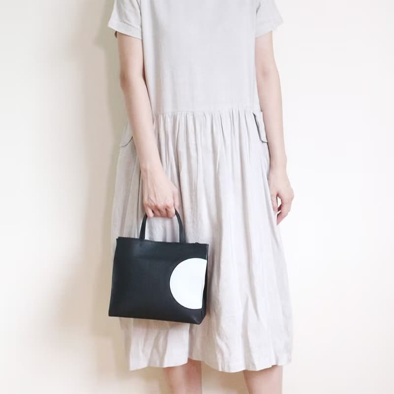 pathfinder tote (square) : black