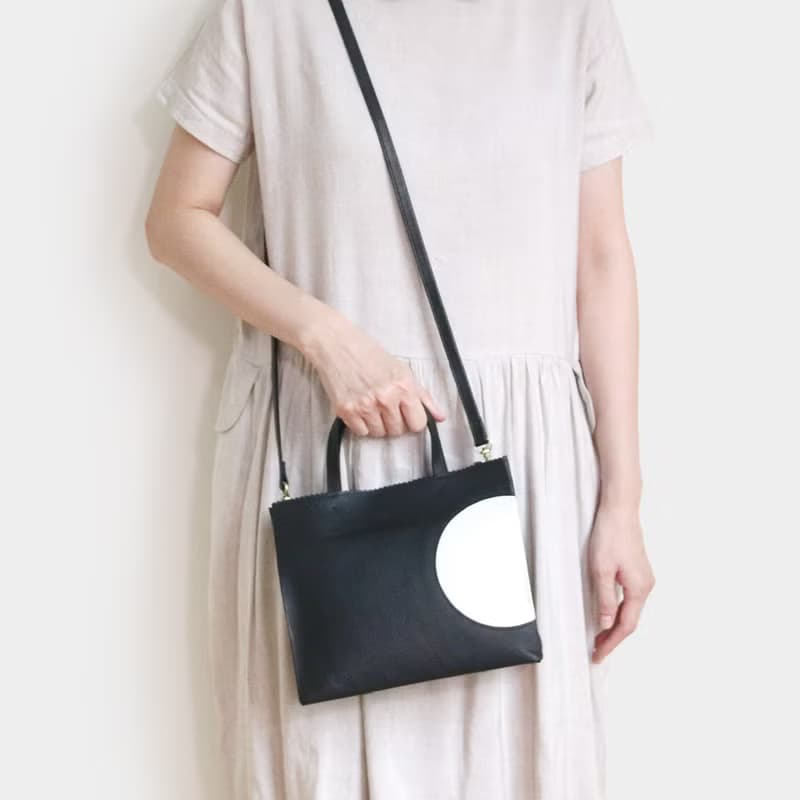 pathfinder tote (square) : black