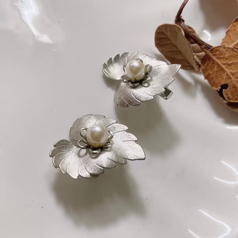 【西洋古董飾品】光澤感銀 掐絲紋 花卉珍珠感 葉片紋理 耳環耳夾