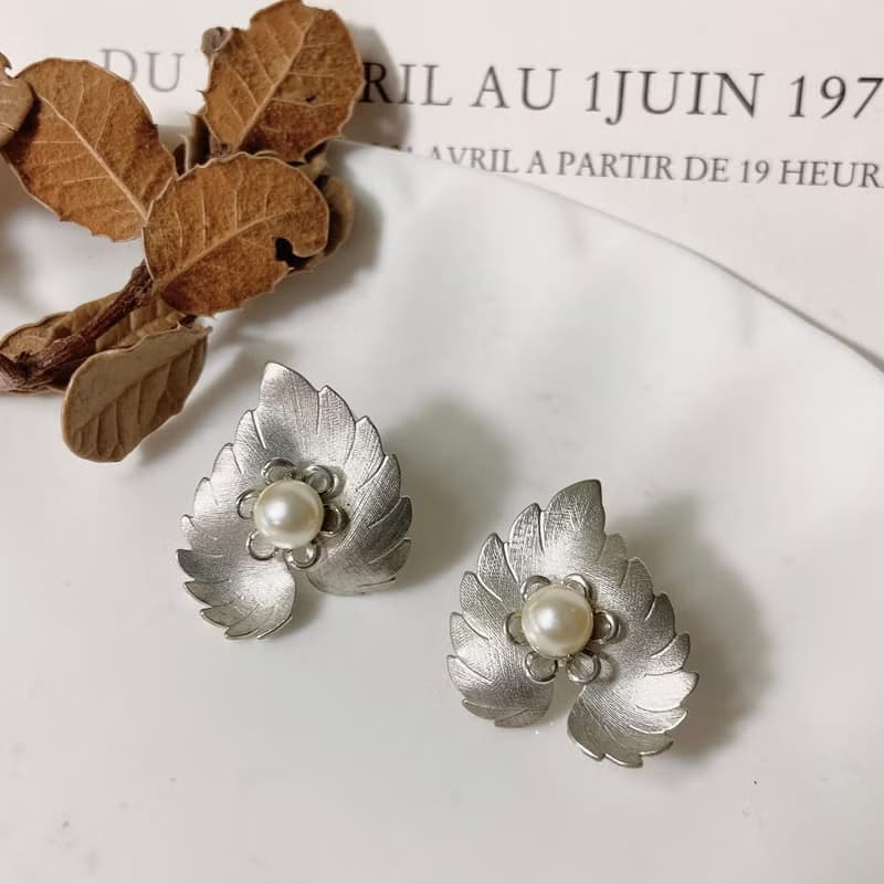 【西洋古董飾品】光澤感銀 掐絲紋 花卉珍珠感 葉片紋理 耳環耳夾