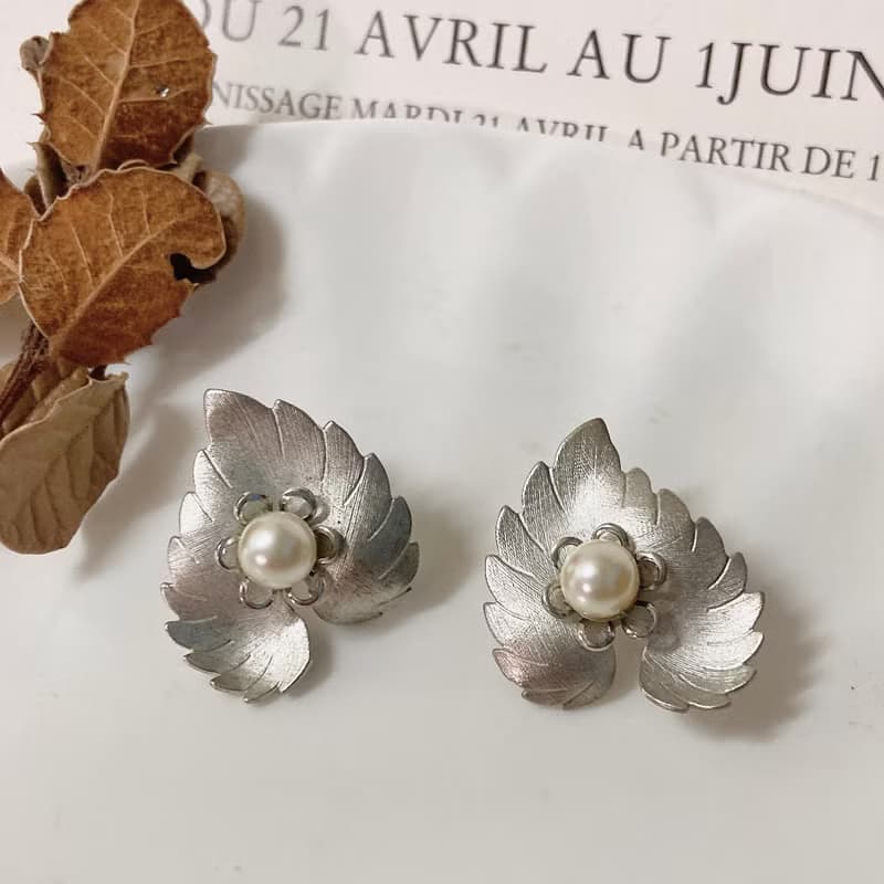 【西洋古董飾品】光澤感銀 掐絲紋 花卉珍珠感 葉片紋理 耳環耳夾