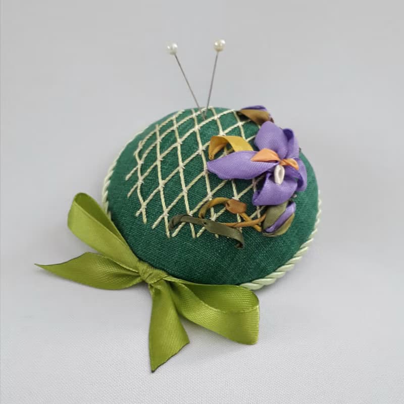 針墊 Green pin cushion pillow ribbon embroidery