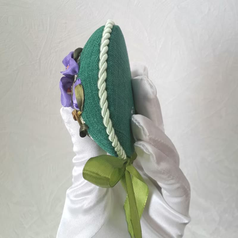 針墊 Green pin cushion pillow ribbon embroidery