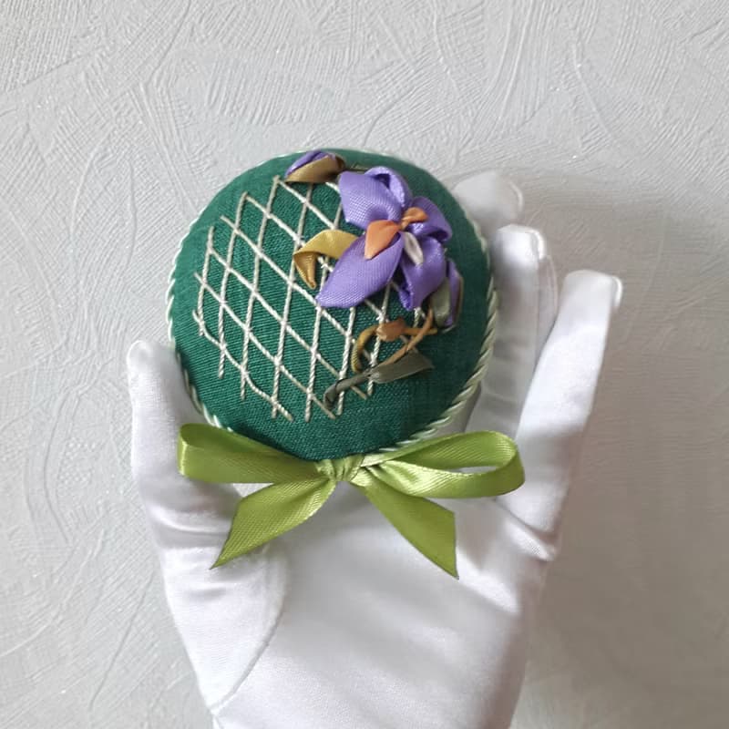 針墊 Green pin cushion pillow ribbon embroidery
