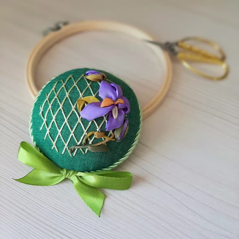 針墊 Green pin cushion pillow ribbon embroidery
