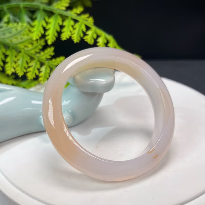 精品 塘心瑪瑙手镯 51MM 冰潤粉白飄淺糖色玉髓手環 招財繁榮好運