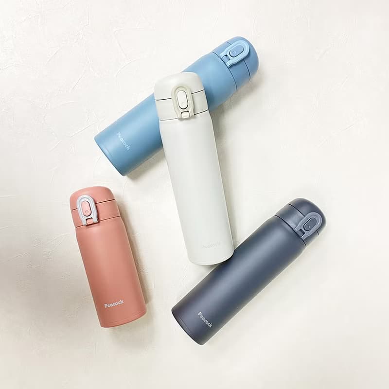 【孔雀Peacock】600ML 不鏽鋼保溫杯 鎖扣式彈蓋 直飲口設計-黑