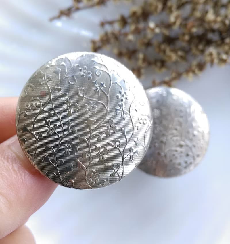 Vintage Jewelry 西洋古董飾品 銀色雕紋 大圓 夾式耳環