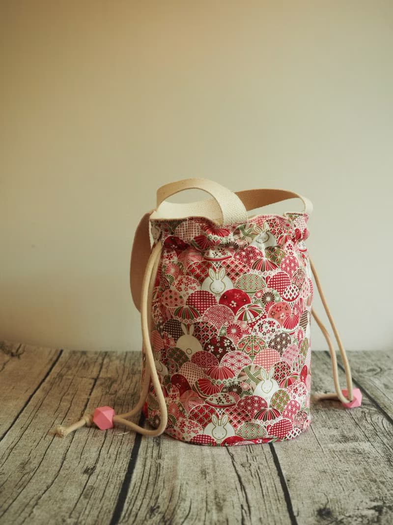 手工縫製 側肩包帆布水桶包手袋 和風紅色汽球小兔圖案