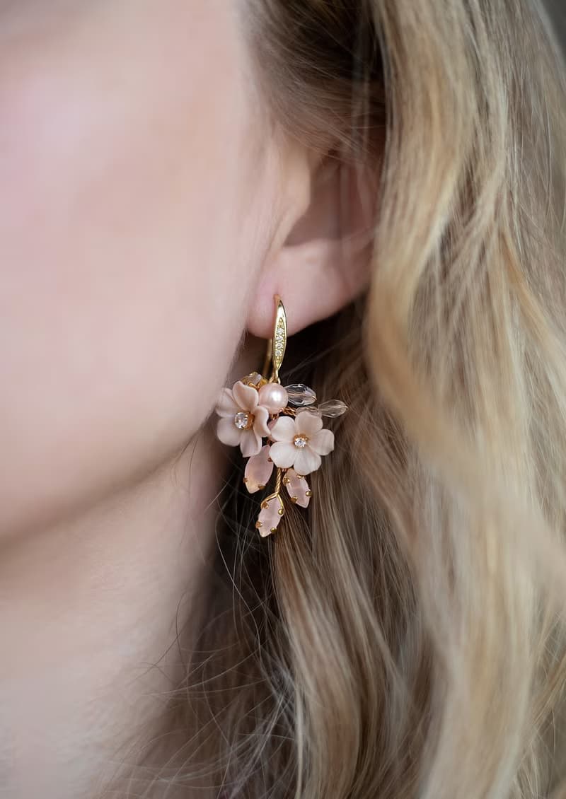 Powder pink floral hair piece and earrings for bride, flower bridal jewelry set