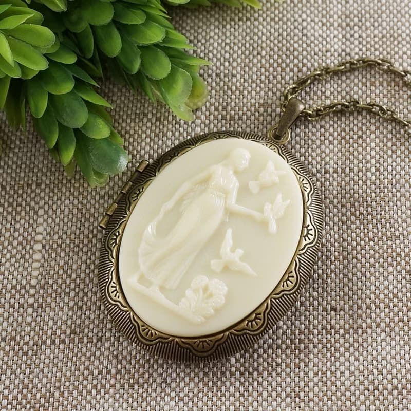 Ivory White Vintage Glass Greek Lady Girl Cameo Locket Pendant Necklace Jewelry