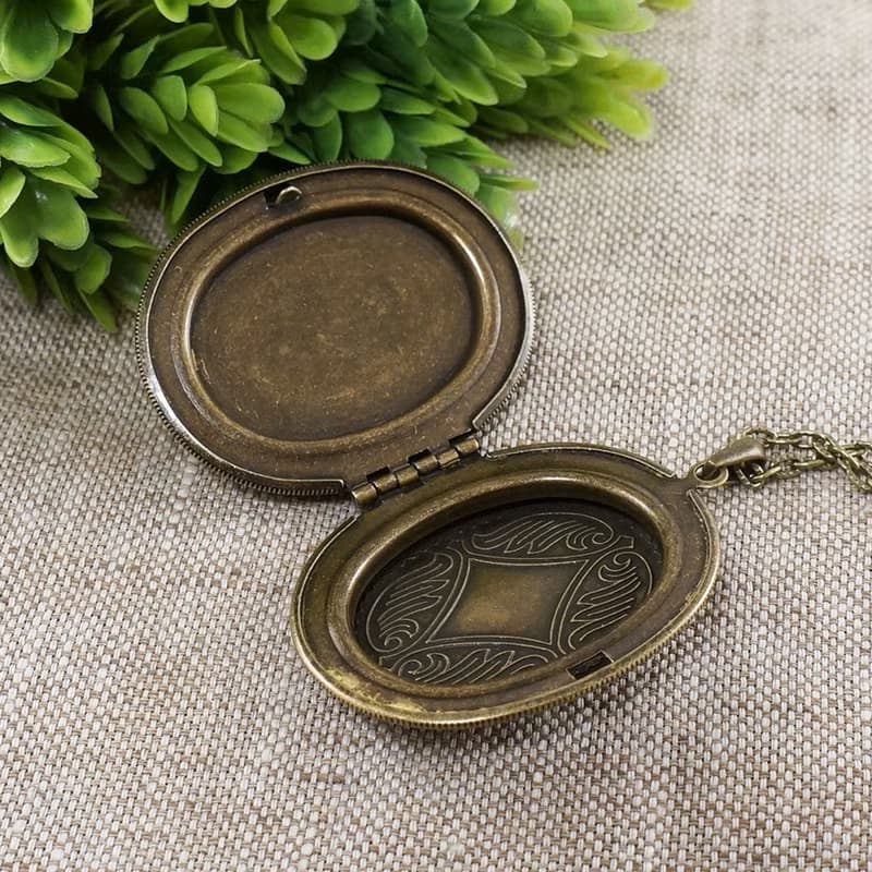Ivory White Vintage Glass Greek Lady Girl Cameo Locket Pendant Necklace Jewelry