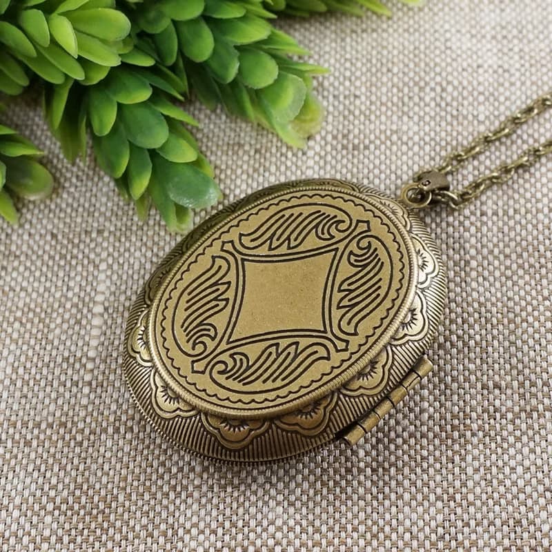 Ivory White Vintage Glass Greek Lady Girl Cameo Locket Pendant Necklace Jewelry