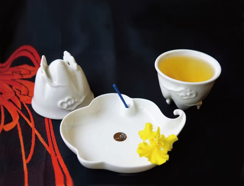 雲山藏金.富貴花開 金罐好茶+茶具大禮盒/ 品茗、花藝、薰香