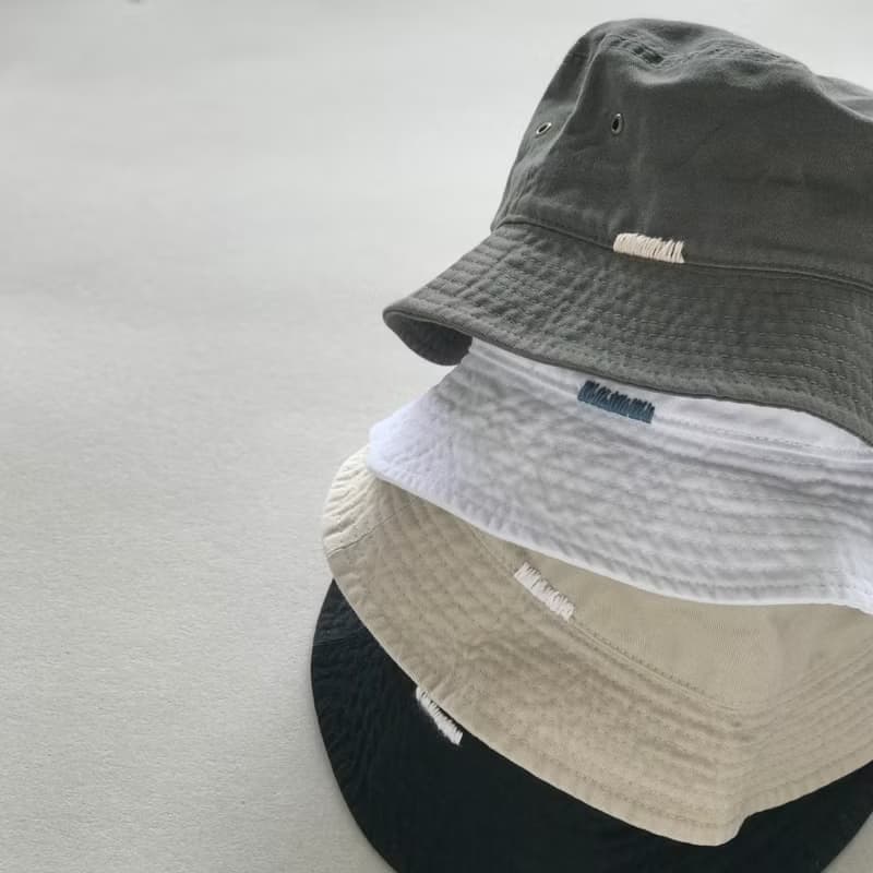 Hand embroidery / Cotton Hat / black / unisex