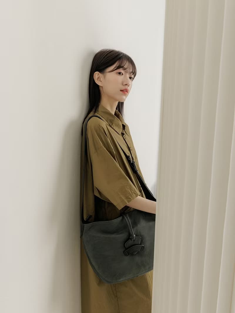 supportingrole 真皮新月優雅線條肩側背包 森林綠灰
