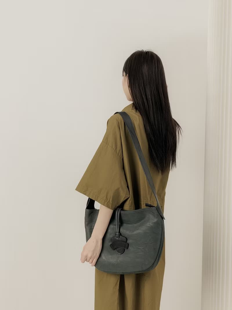 supportingrole 真皮新月優雅線條肩側背包 森林綠灰