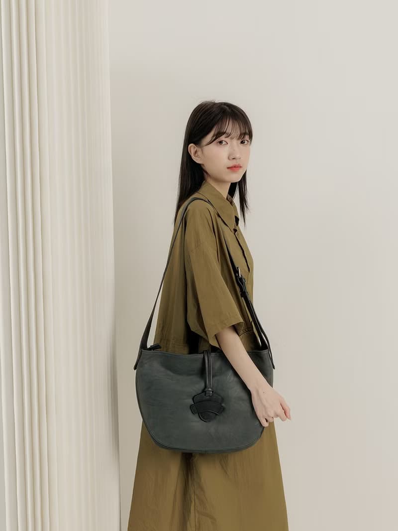 supportingrole 真皮新月優雅線條肩側背包 森林綠灰