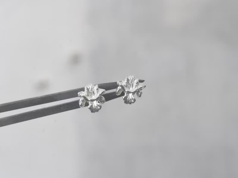 鳶尾花 | 純銀耳環 免費改夾 森林系 立體花朵 手工銀飾 情人禮物
