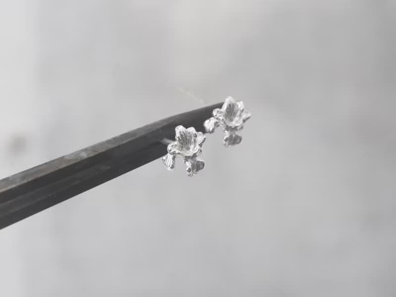 鳶尾花 | 純銀耳環 免費改夾 森林系 立體花朵 手工銀飾 情人禮物