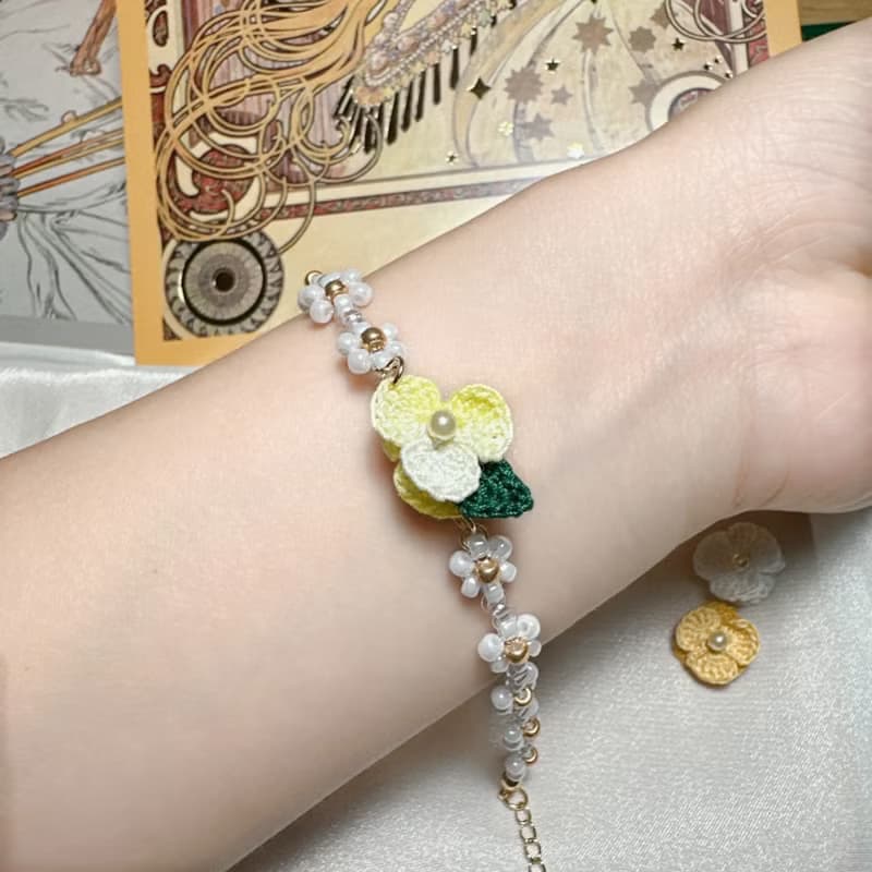 【 原創手作】微鉤小花手鍊 帶葉小花 鉤針 微鉤 畢業禮物 禮物