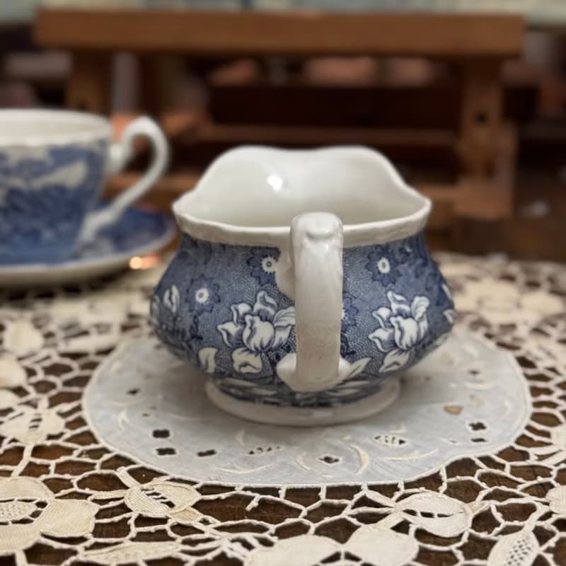 50444-典雅古董藍白花卉陶瓷奶壺