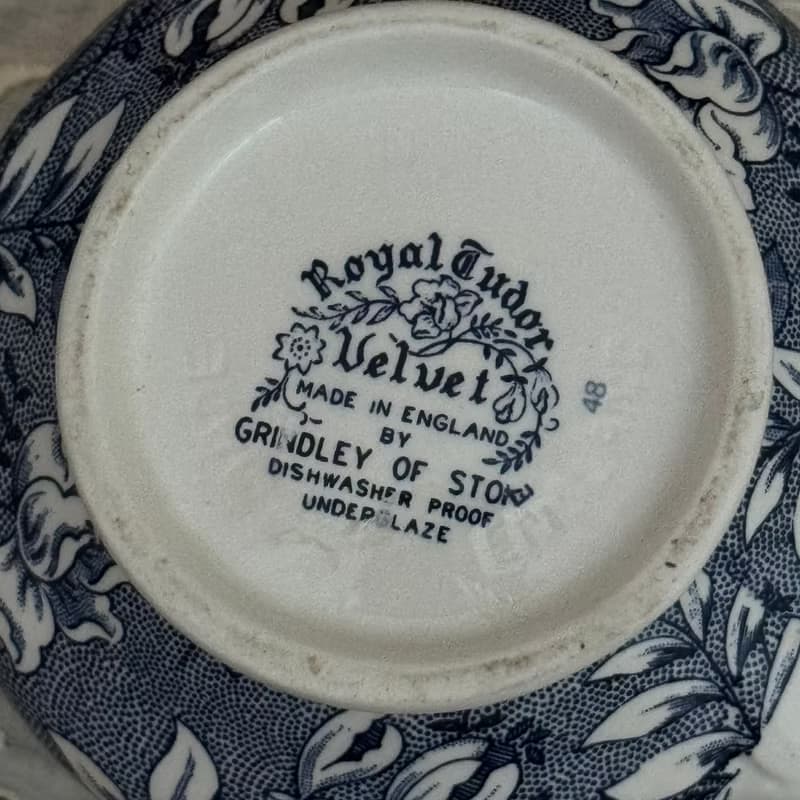 50444-典雅古董藍白花卉陶瓷奶壺