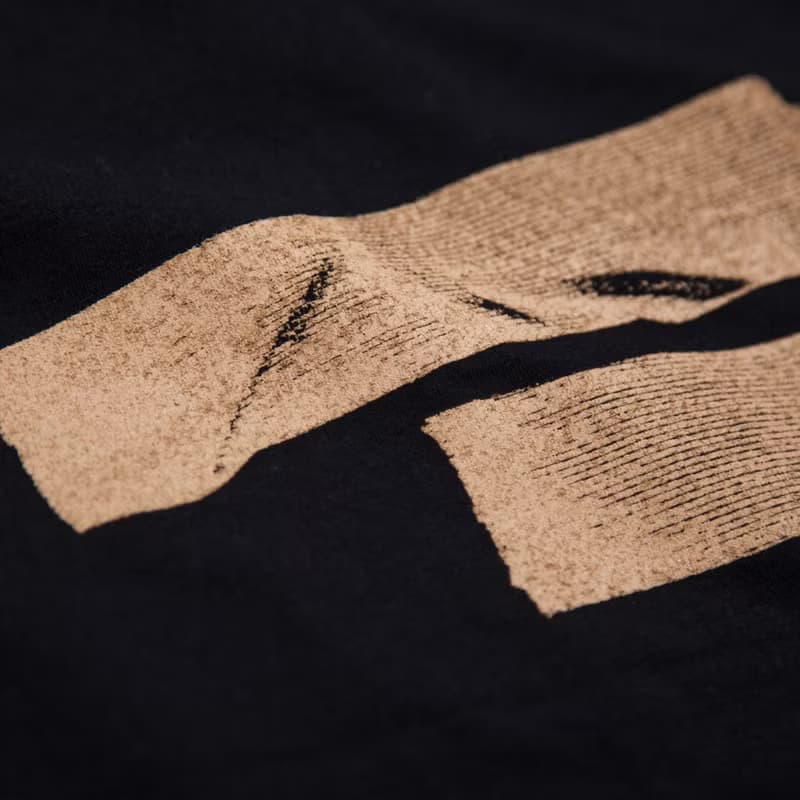 Realistic print. To be a surprise presenter. From the body Our original gum tape T-shirt Unisex S ~ L size Tcollector