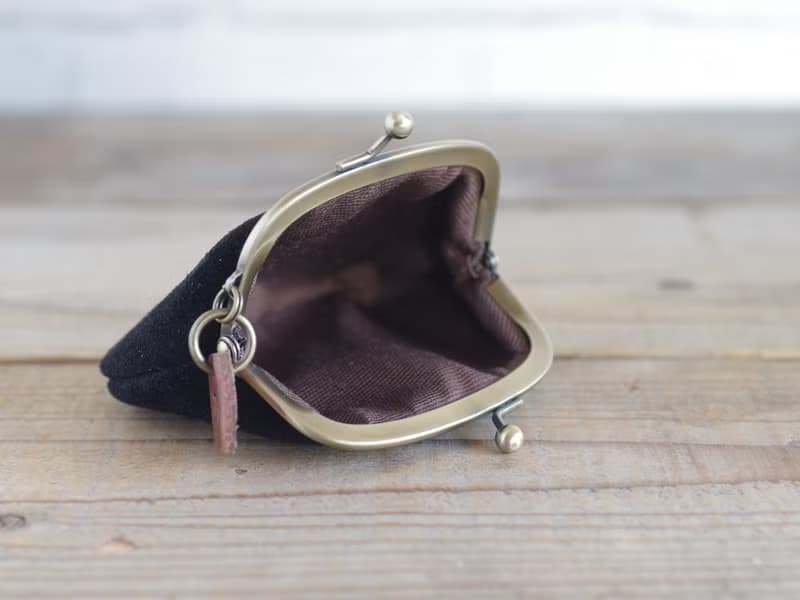 ベロアレザーがま口 コインケース ブラック