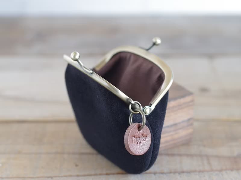 ベロアレザーがま口 コインケース ブラック