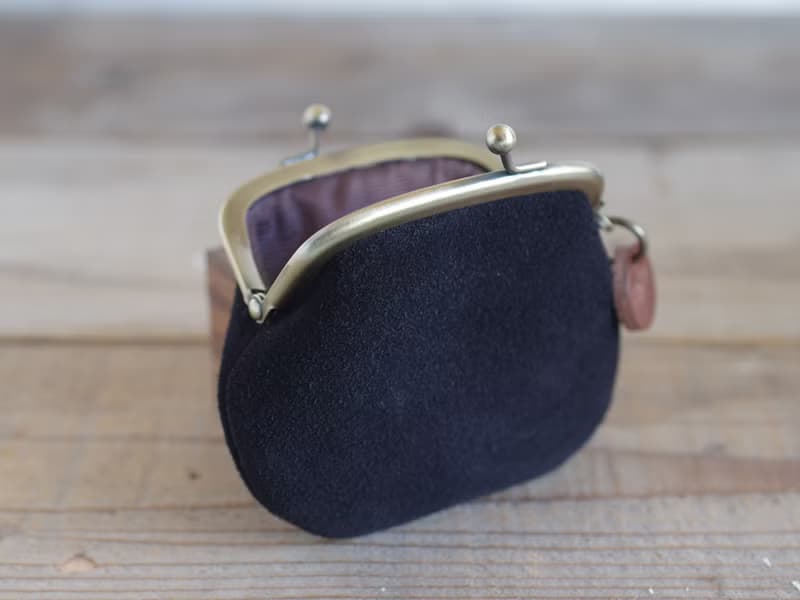 ベロアレザーがま口 コインケース ブラック