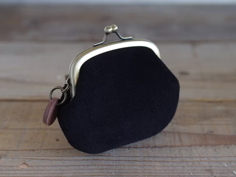 ベロアレザーがま口 コインケース ブラック