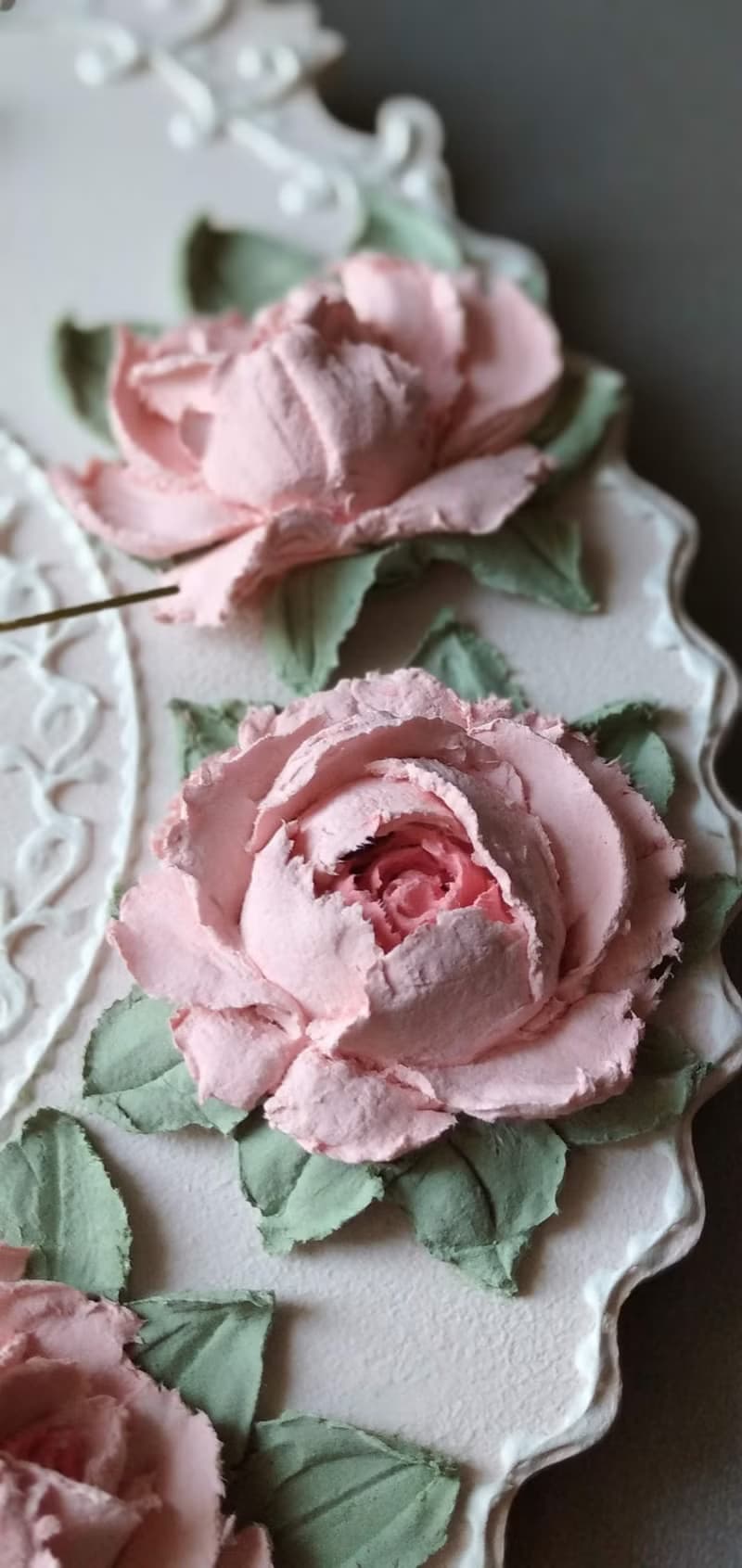 掛鐘 Pink small wall clock with pink roses in vintage style Silent wall clock