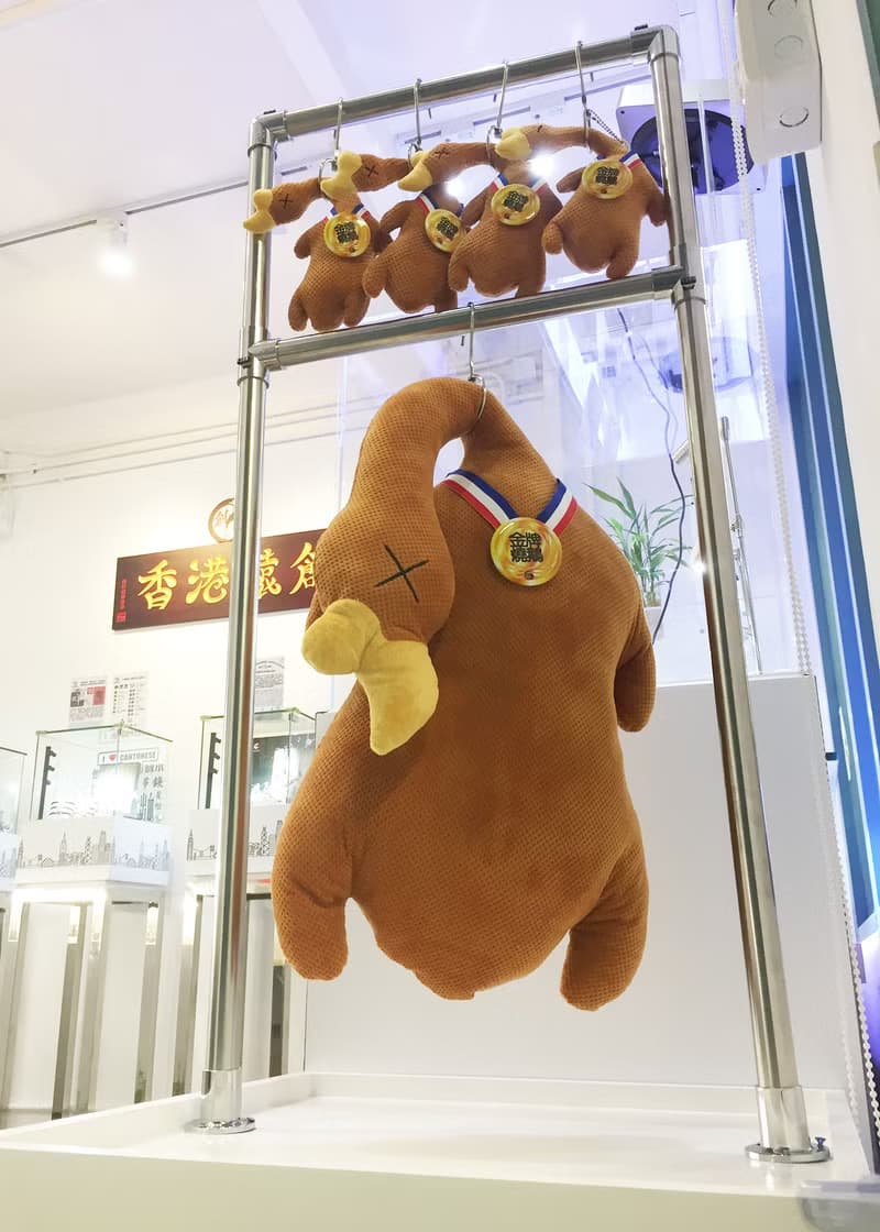 【香港特色推介】JS001~ 【金牌燒鵝 TM】-大燒鵝抱枕  香港手信