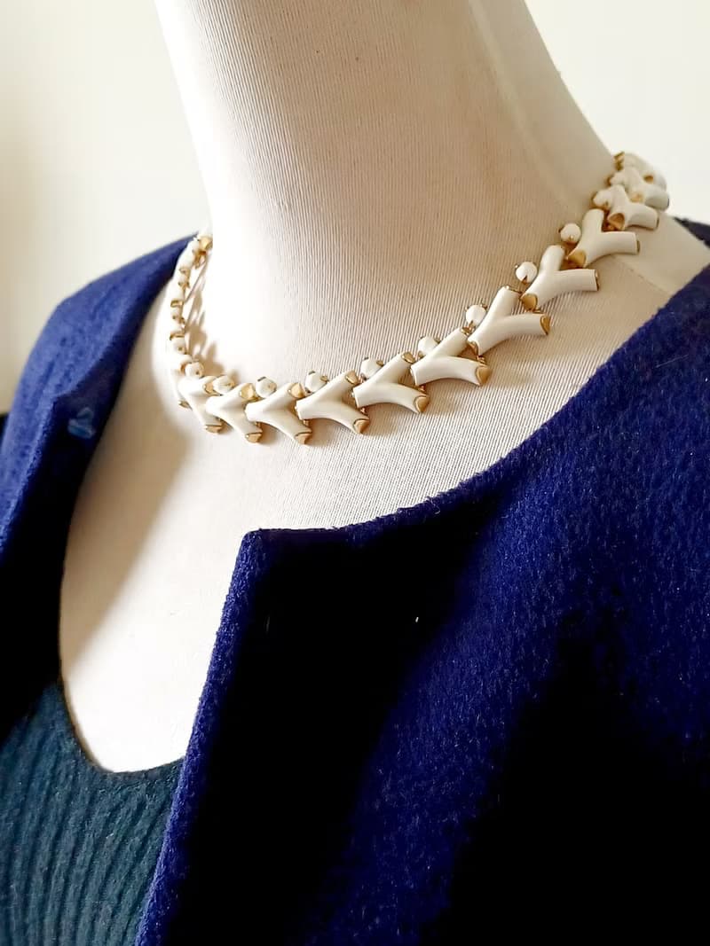 vintage jewelry  TRIFARI  牛奶玻璃仿珊瑚 頸鍊 項鍊