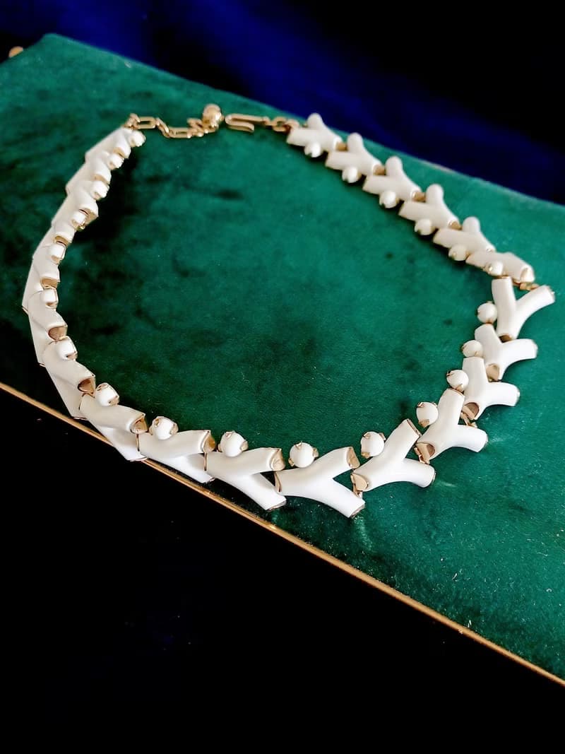 vintage jewelry  TRIFARI  牛奶玻璃仿珊瑚 頸鍊 項鍊