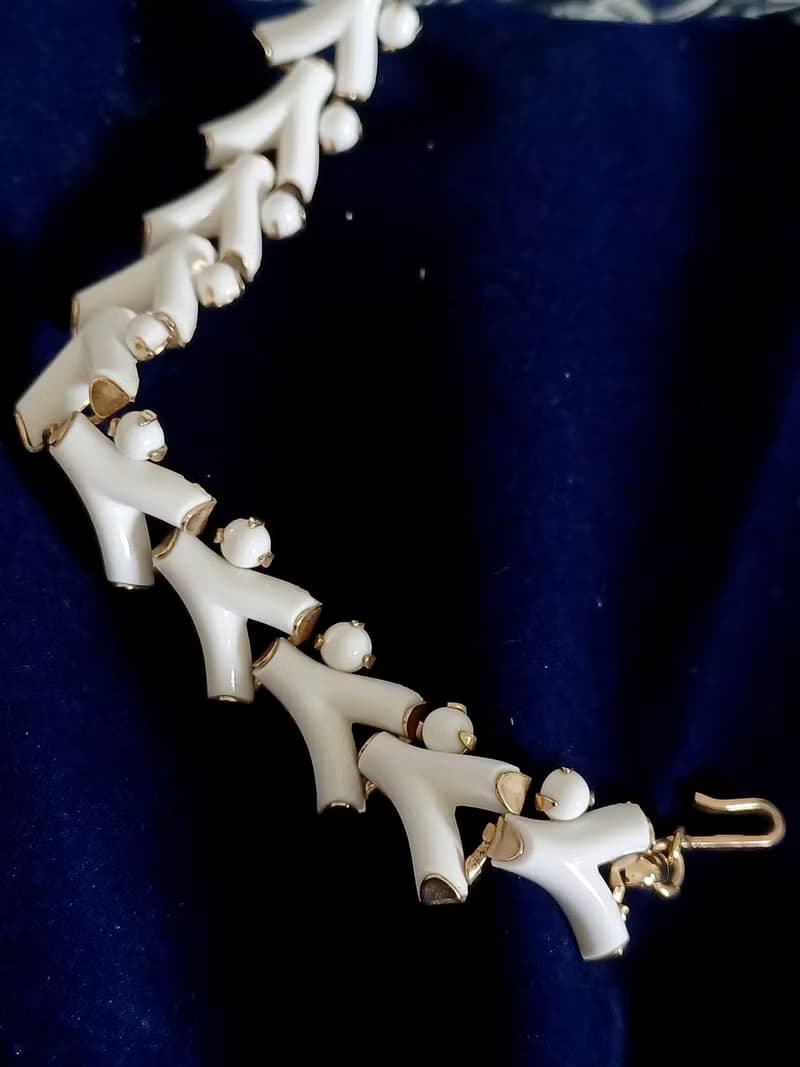 vintage jewelry  TRIFARI  牛奶玻璃仿珊瑚 頸鍊 項鍊