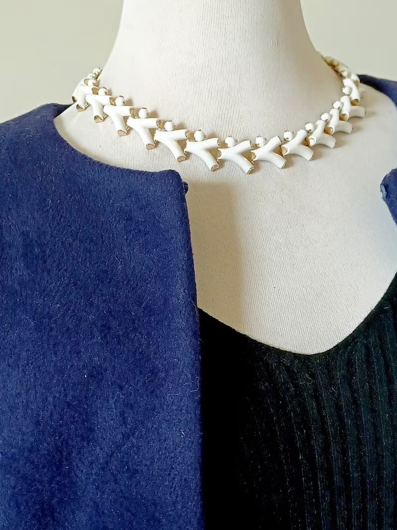 vintage jewelry  TRIFARI  牛奶玻璃仿珊瑚 頸鍊 項鍊
