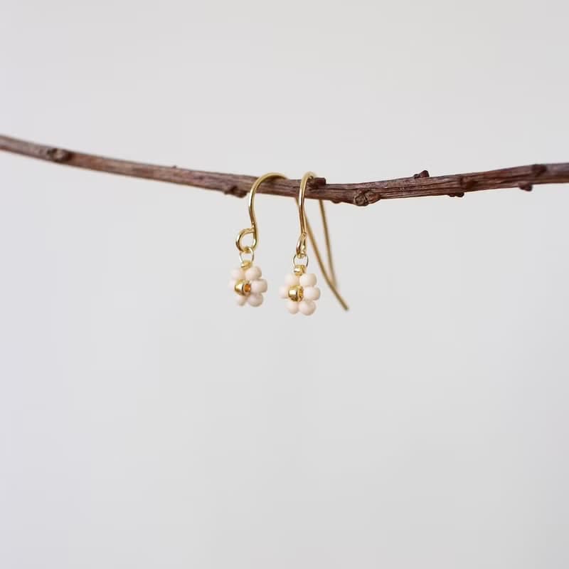串珠耳飾_一朵小花/霧面淺粉色/beading earing