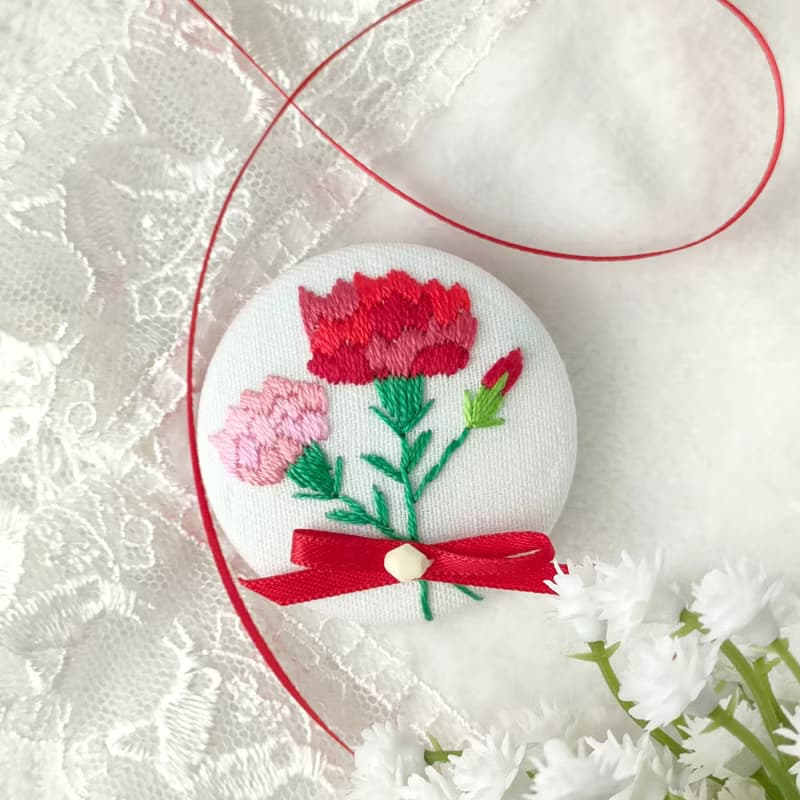 カーネーションの花束刺繍ブローチ　母の日