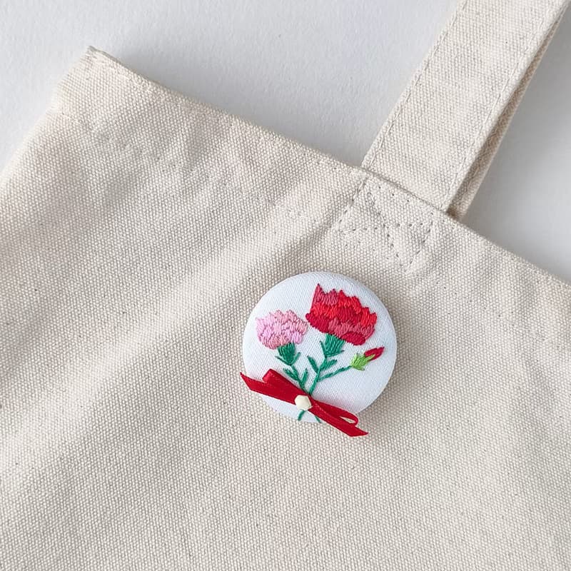 カーネーションの花束刺繍ブローチ　母の日